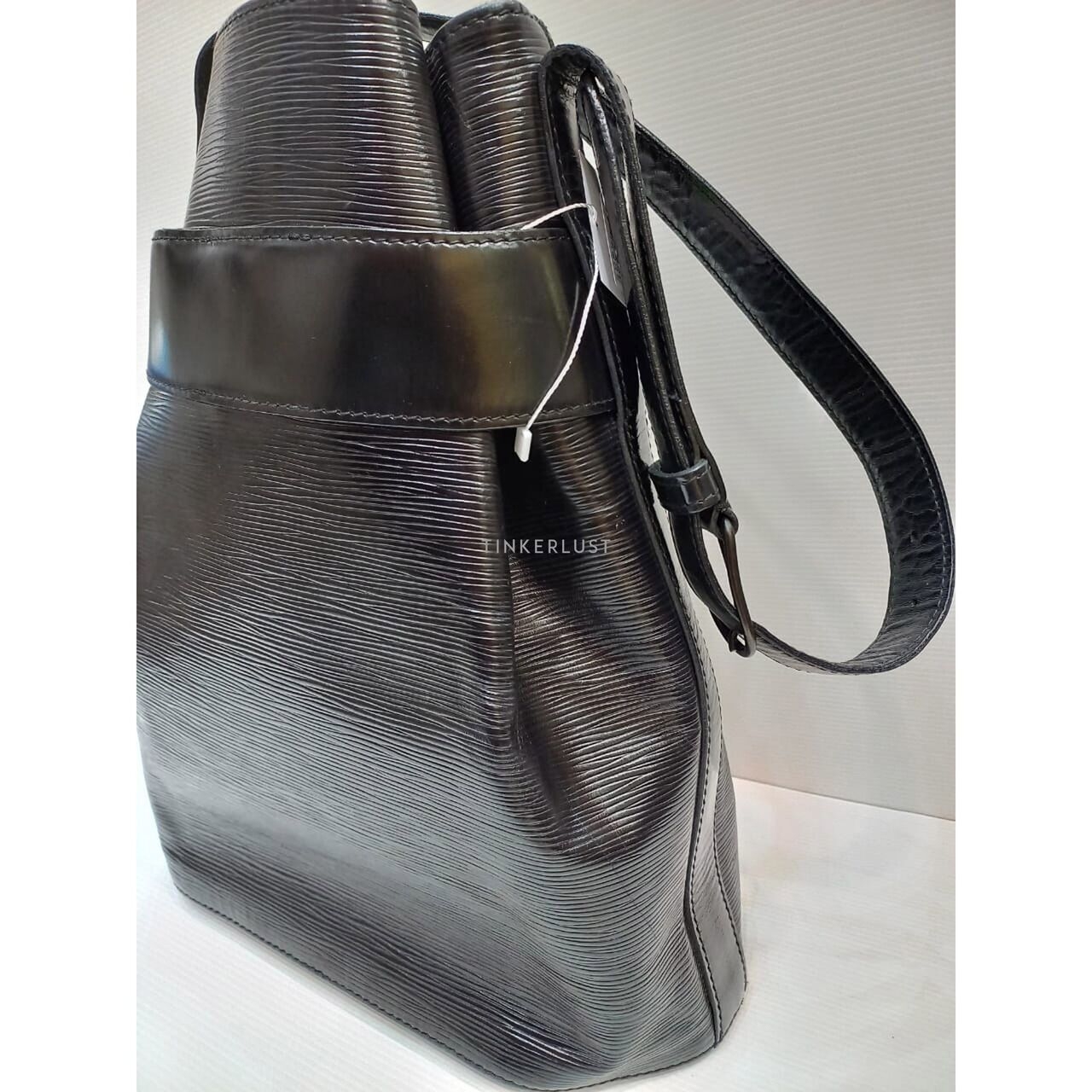 Louis Vuitton Sac Depaule Epi Leather Black Vintage 1991 Shoulder Bag