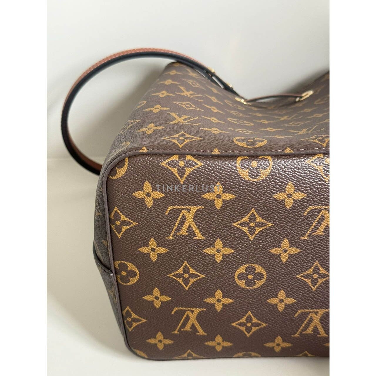 Louis Vuitton Neo Noe Monogram Caramel Chip Shoulder Bag