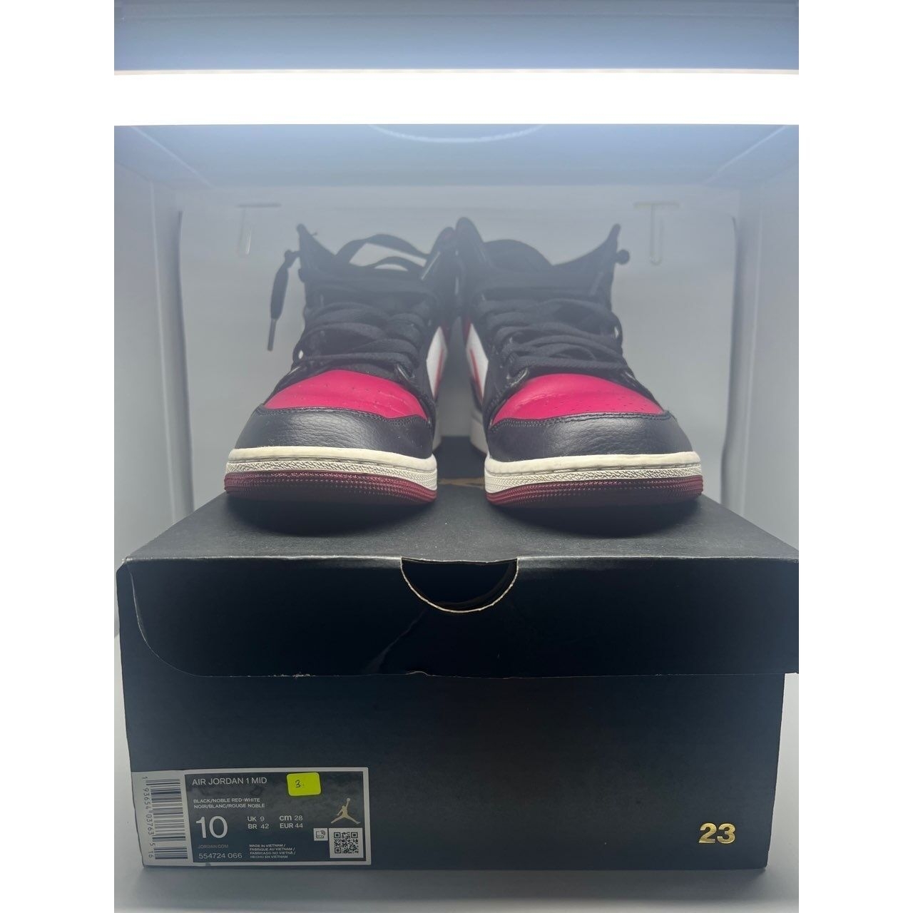 Air Jordan Mid Bred Toe Sneakers