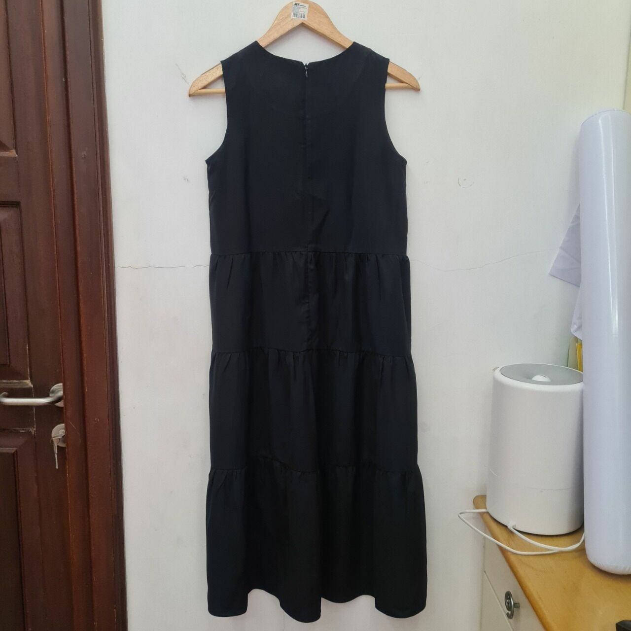 Label Eight Black Midi Sleeveless Tiered Dress