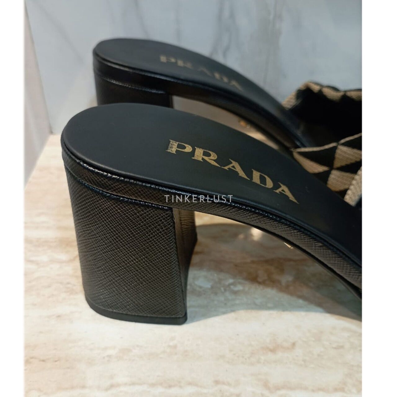 Prada Triangolo Calzature Nero Corda Sandals
