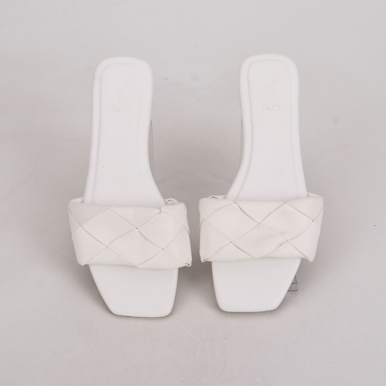 Fayt White Sandals