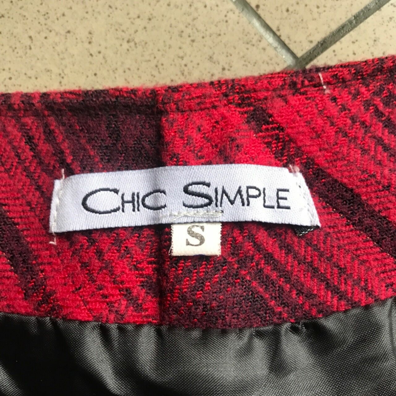 Chic Simple Black & Red Rok Mini