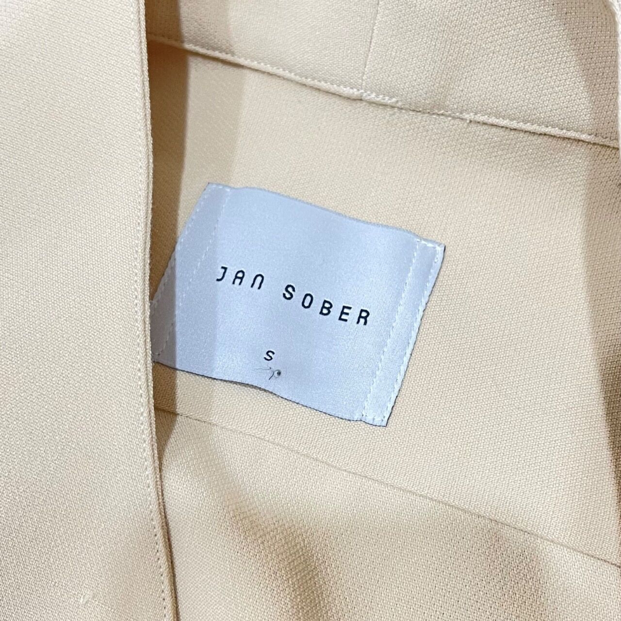 Jan | Sober Cream Shirt