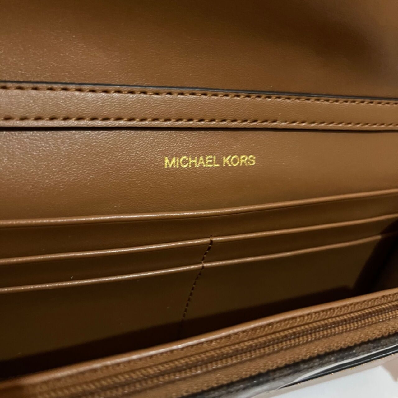 Michael Kors Jet Set Wallet On Chain