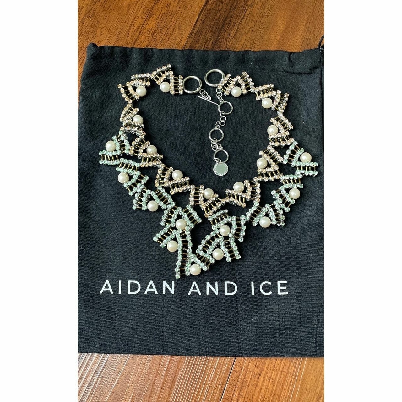 Aidan And Ice Gold & Light Green Perhiasan