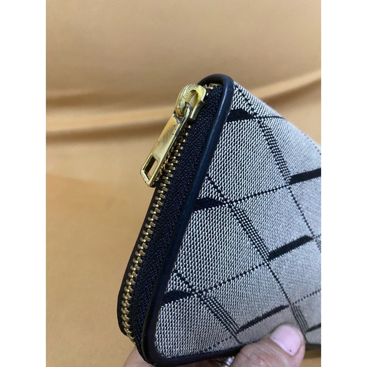 Fossil Cora Clutch Round Zip Long Dompet