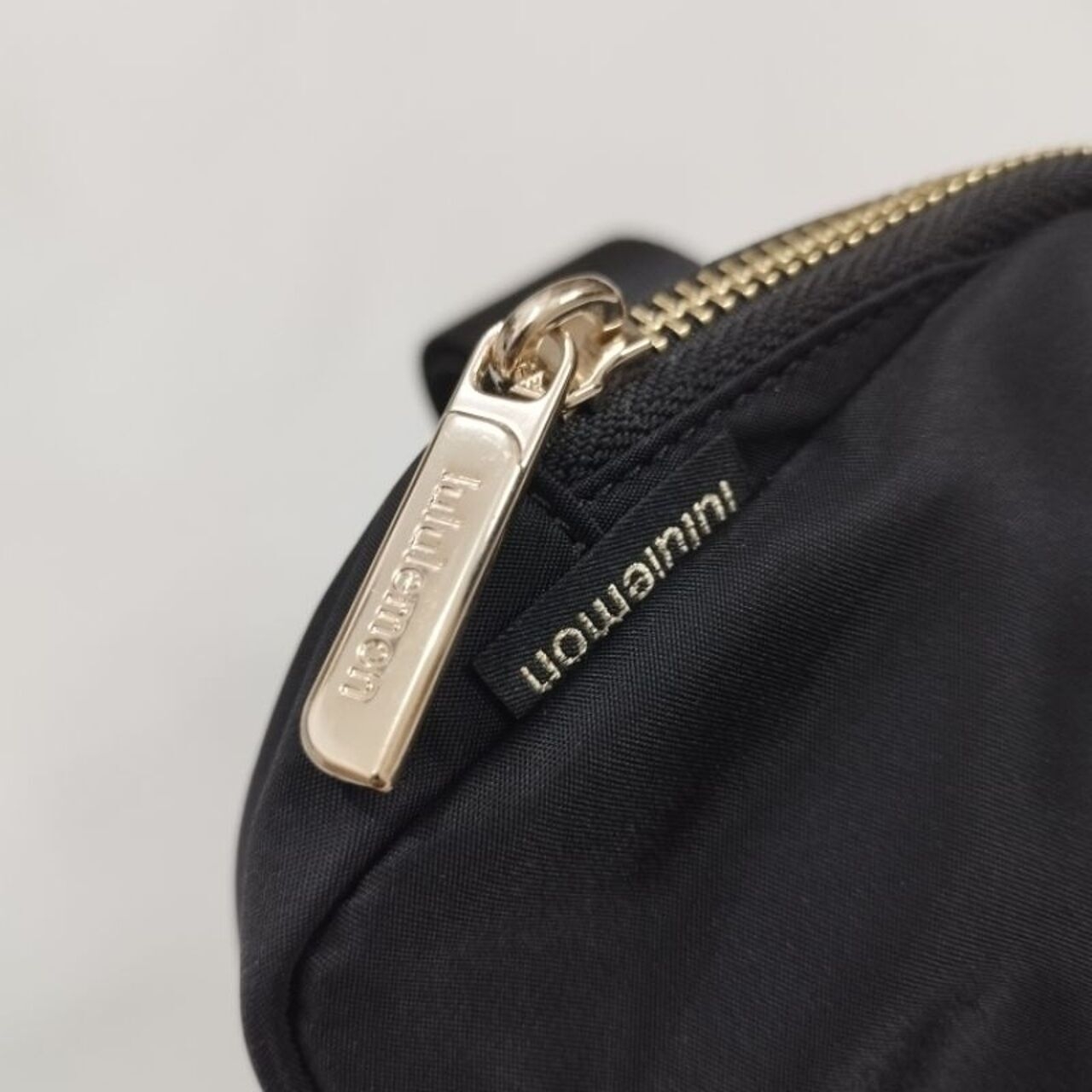 Lululemon Everywhere Belt Bag 1 L Black Gold *metal Hardware