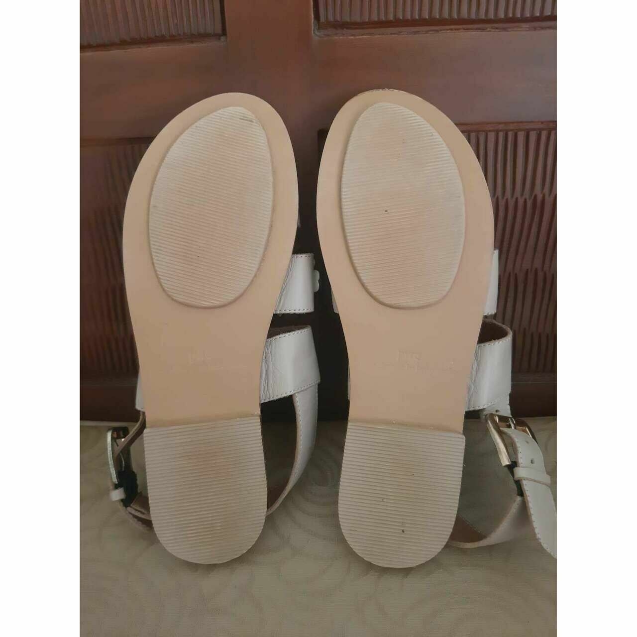 Pvra Off White Sandals