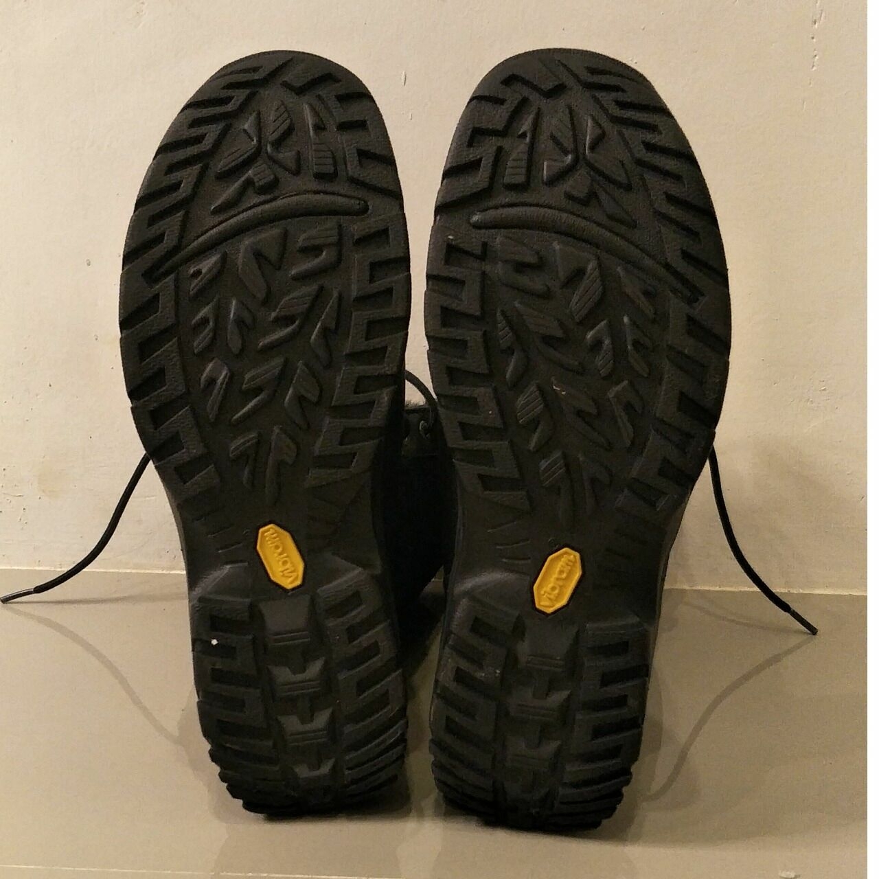 Sepatu Ugg Australia Black Boots