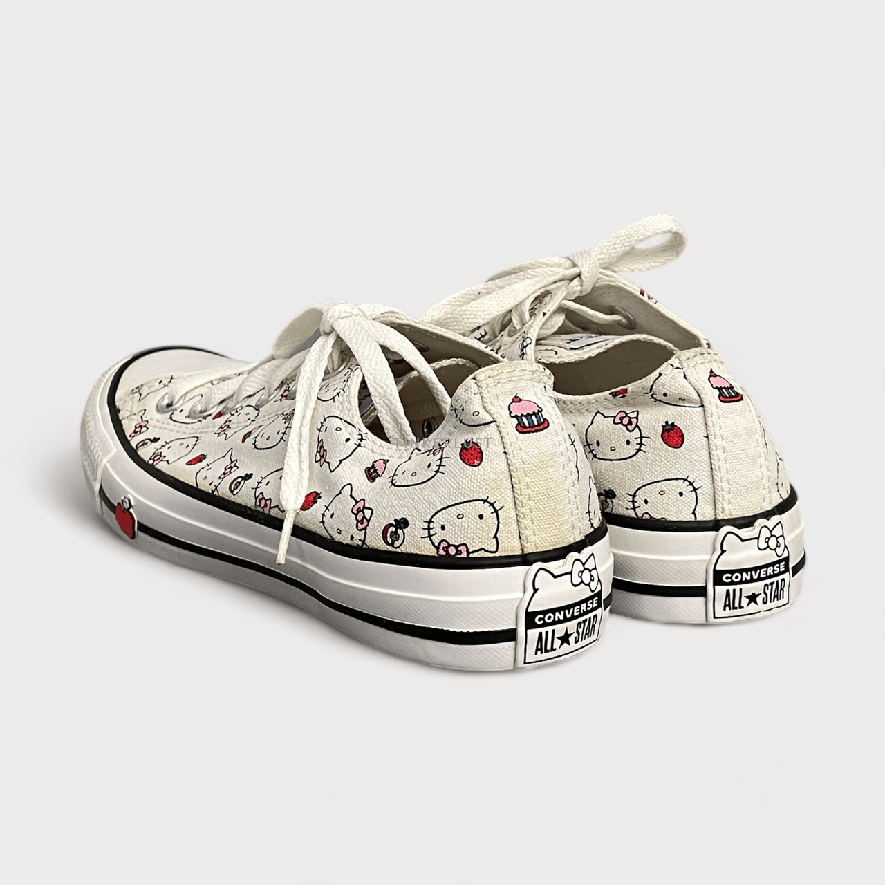 Converse Hello Kitty x Chuck Taylor All Star Low White Sneakers