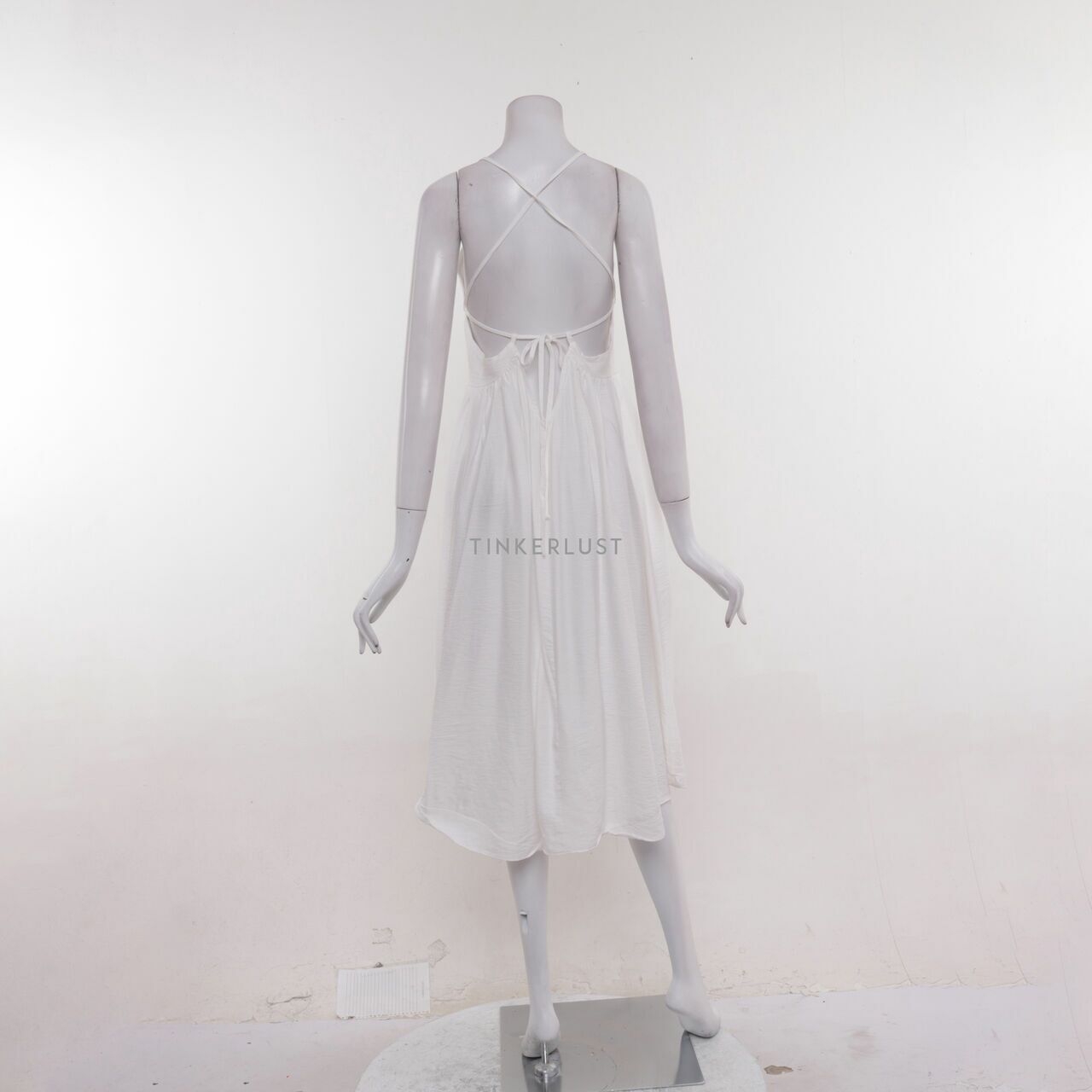 Yuan White Backless Midi Dress