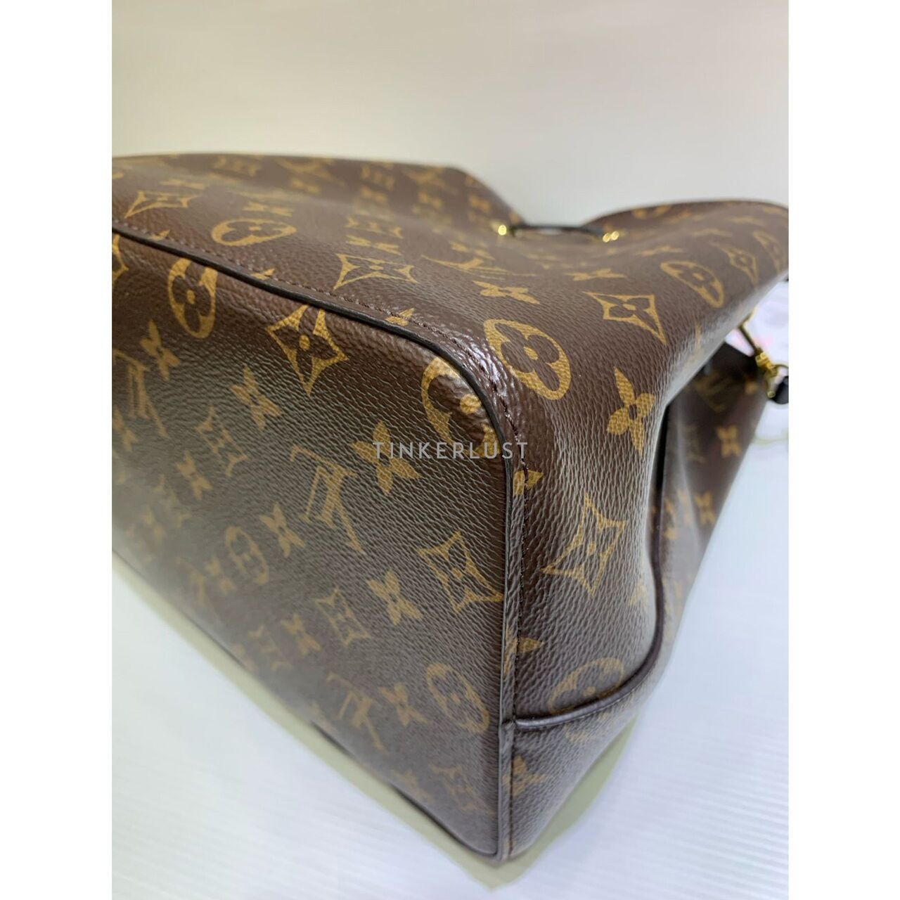 Louis Vuitton Neo Noe MM Monogram Leather Black 2019 Shoulder Bag