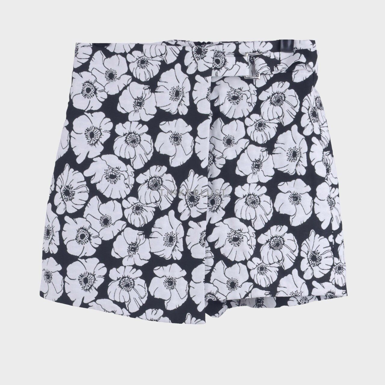 Miss Selfridge Black & White Floral Short Pants