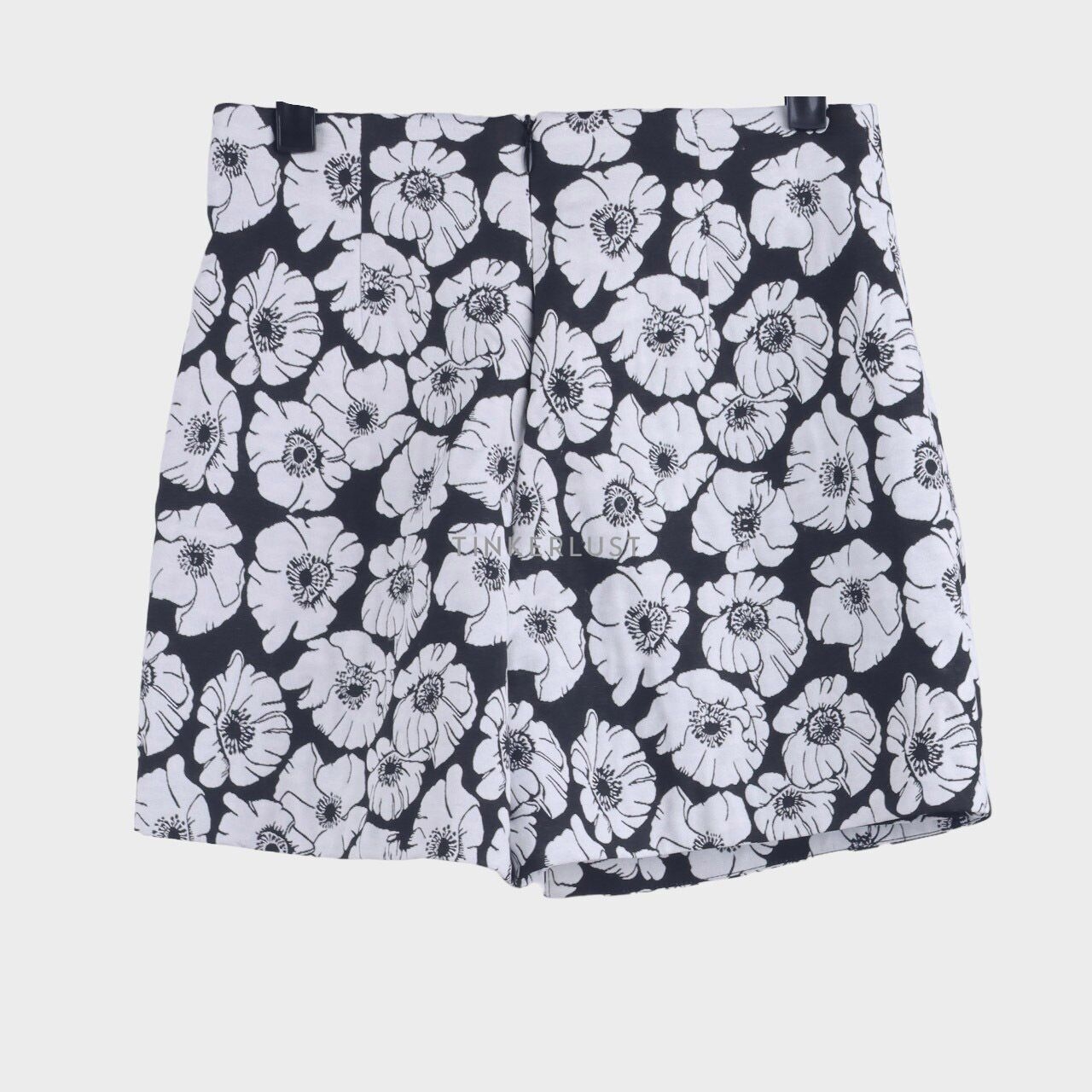 Miss Selfridge Black & White Floral Short Pants