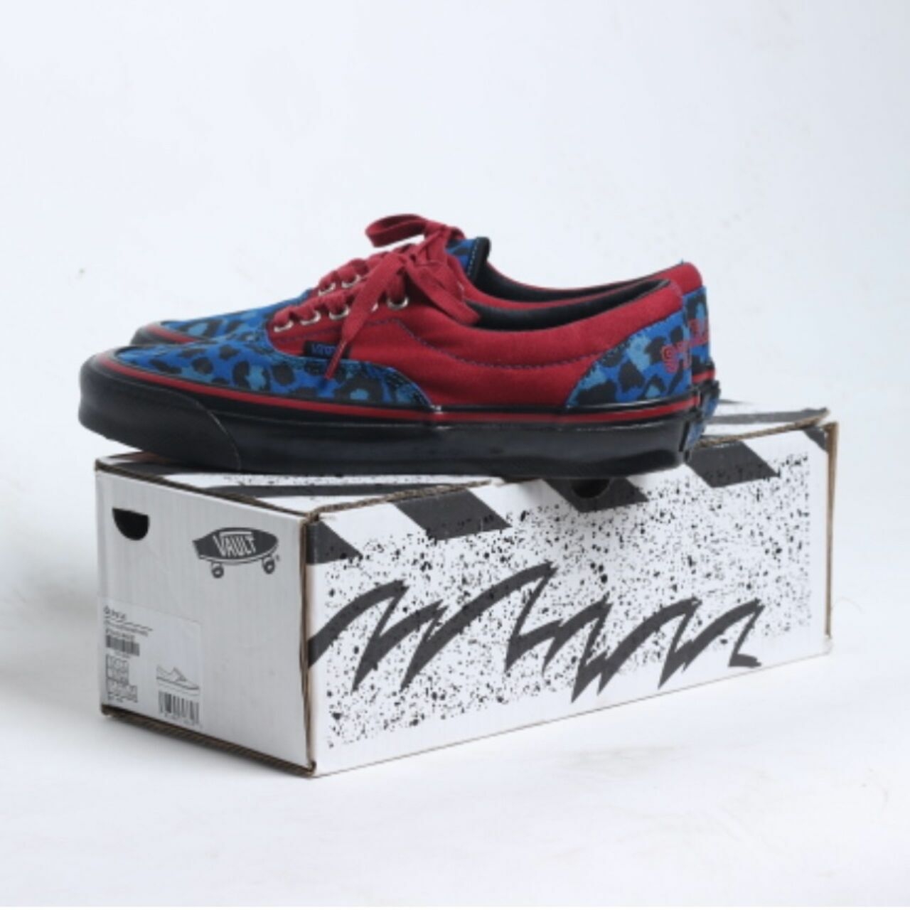 Vault By Vans X Stray Rats-the Og Era Lx In Rio Red And Snorkel Blue