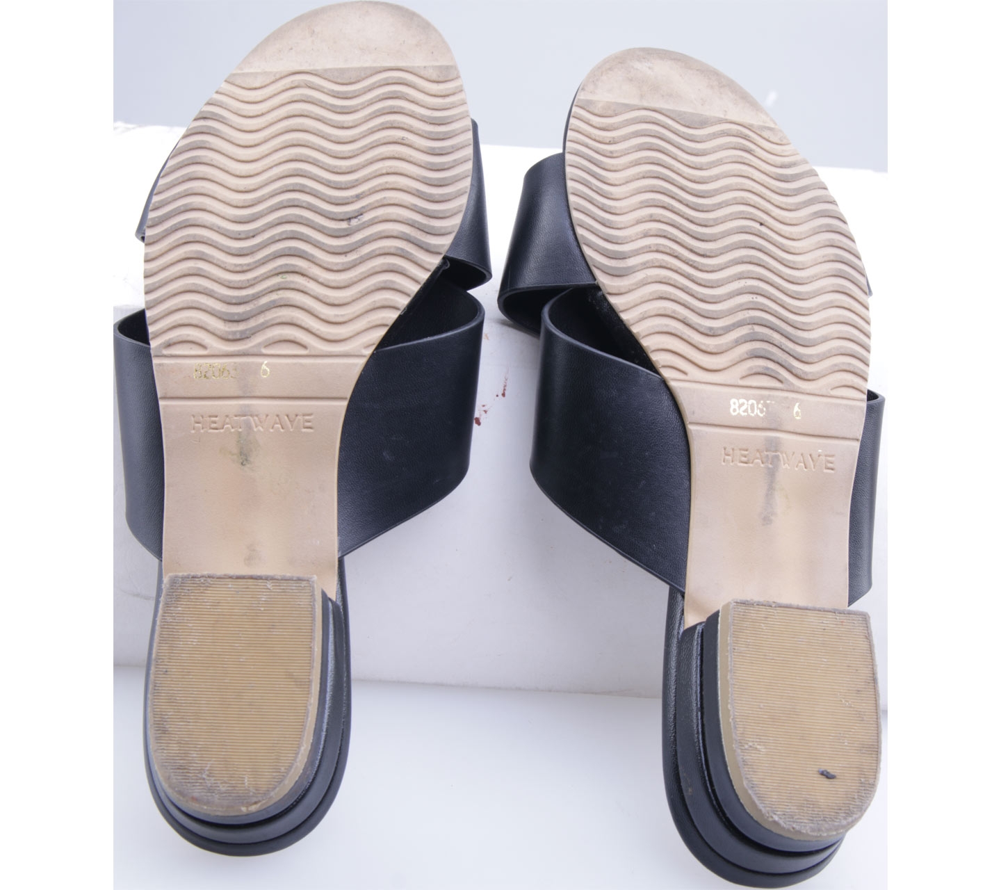 Heatwave Black And Cream Sandals