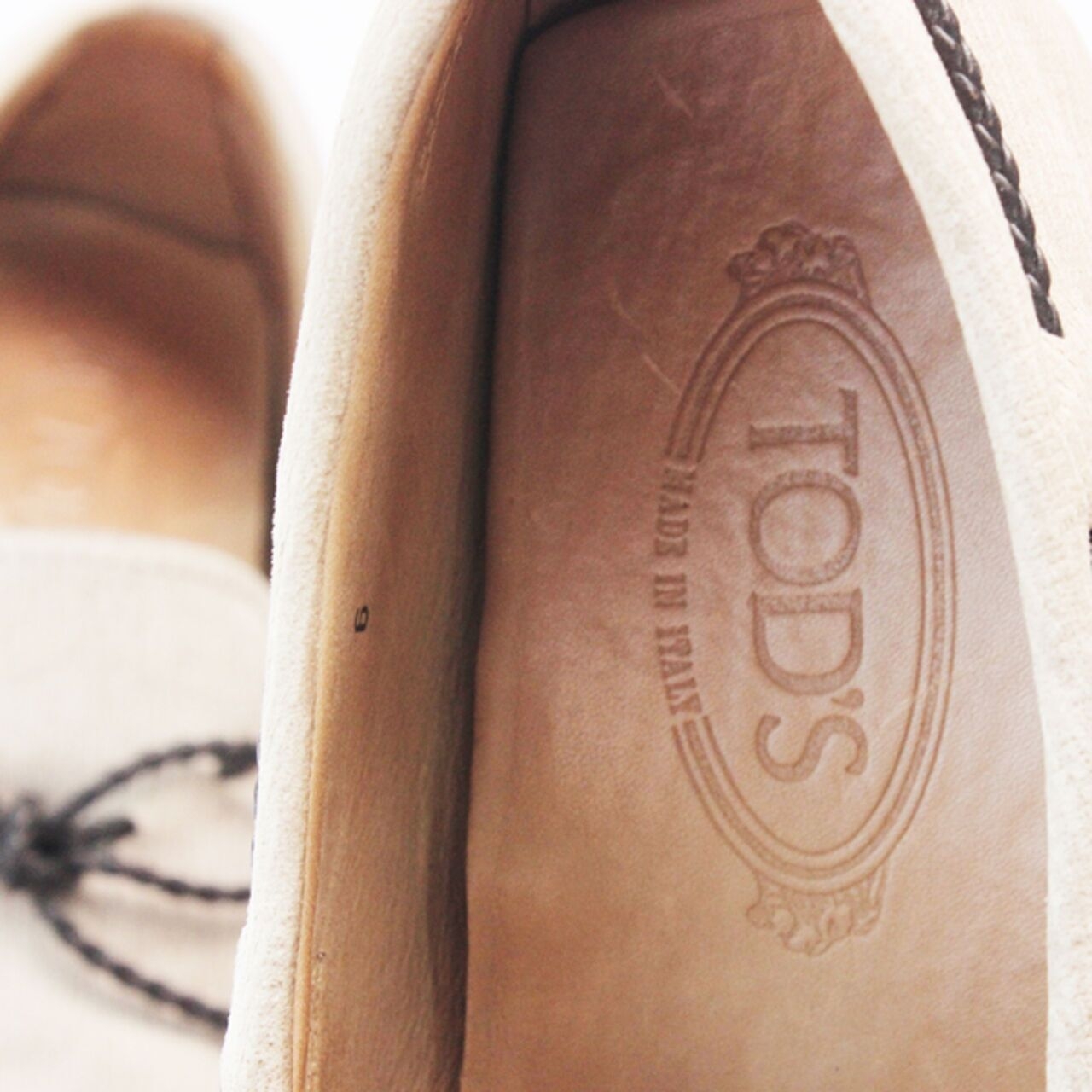 TOD'S Men City Gommino Driving Shoes Cream Leather Loafers