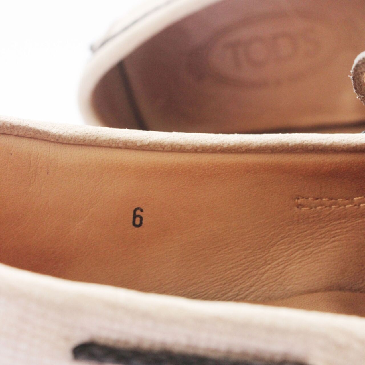 TOD'S Men City Gommino Driving Shoes Cream Leather Loafers