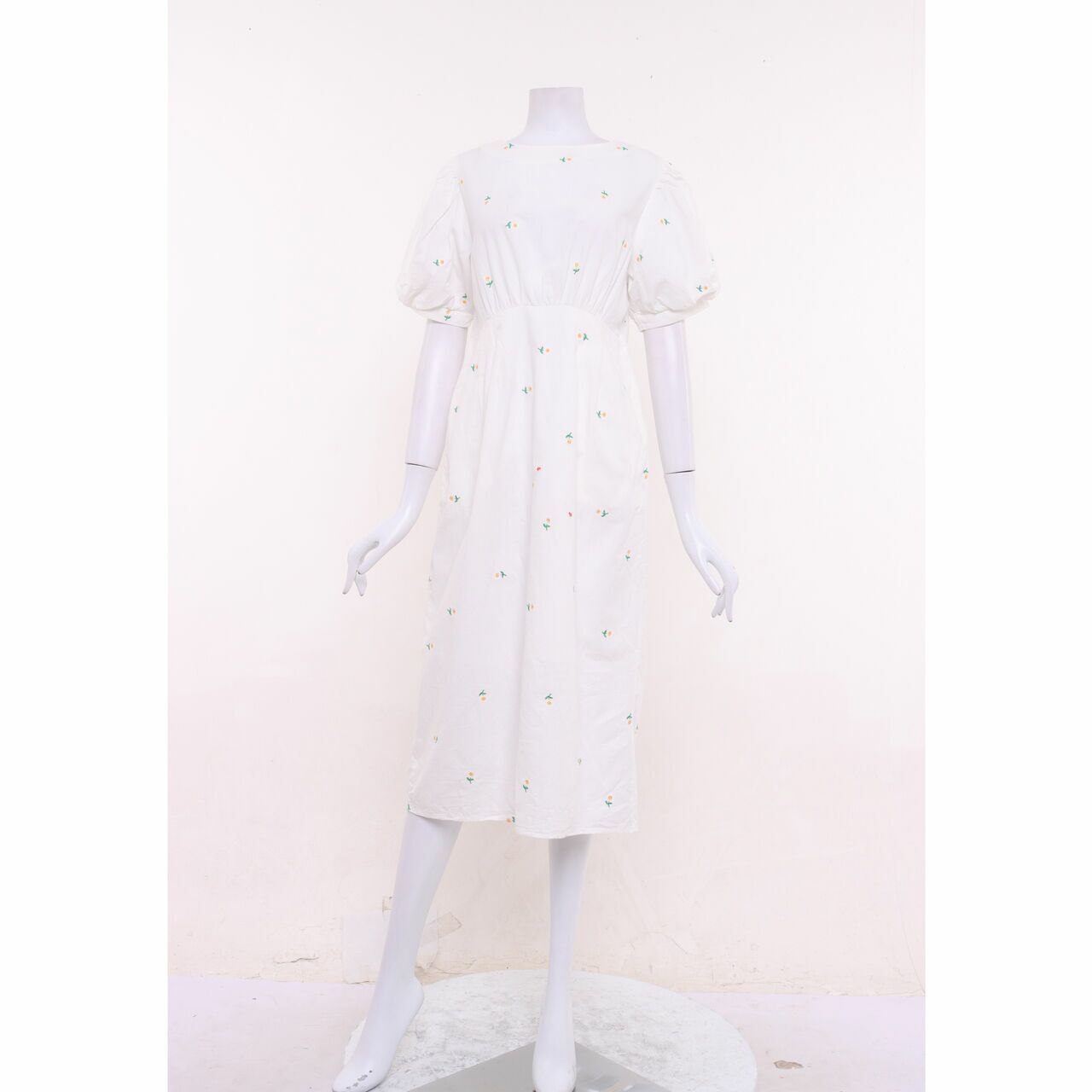 Oudre White Floral Midi Dress