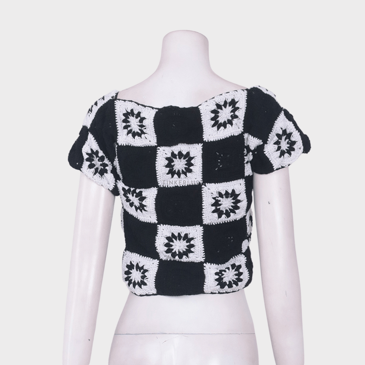 Private Collection Black & White Knit Wrap