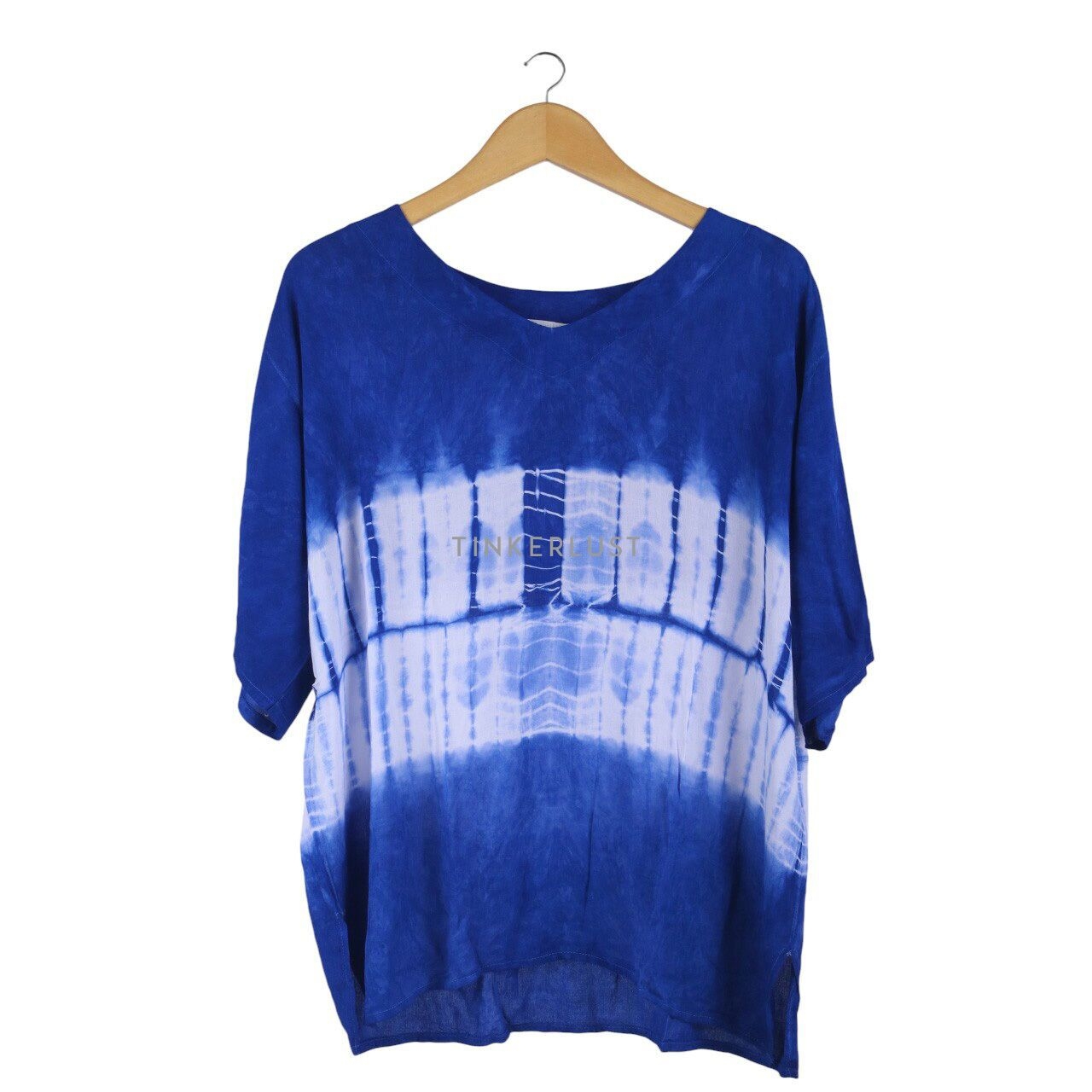 3Mongkis Blue & White V-Neck T-Shirt