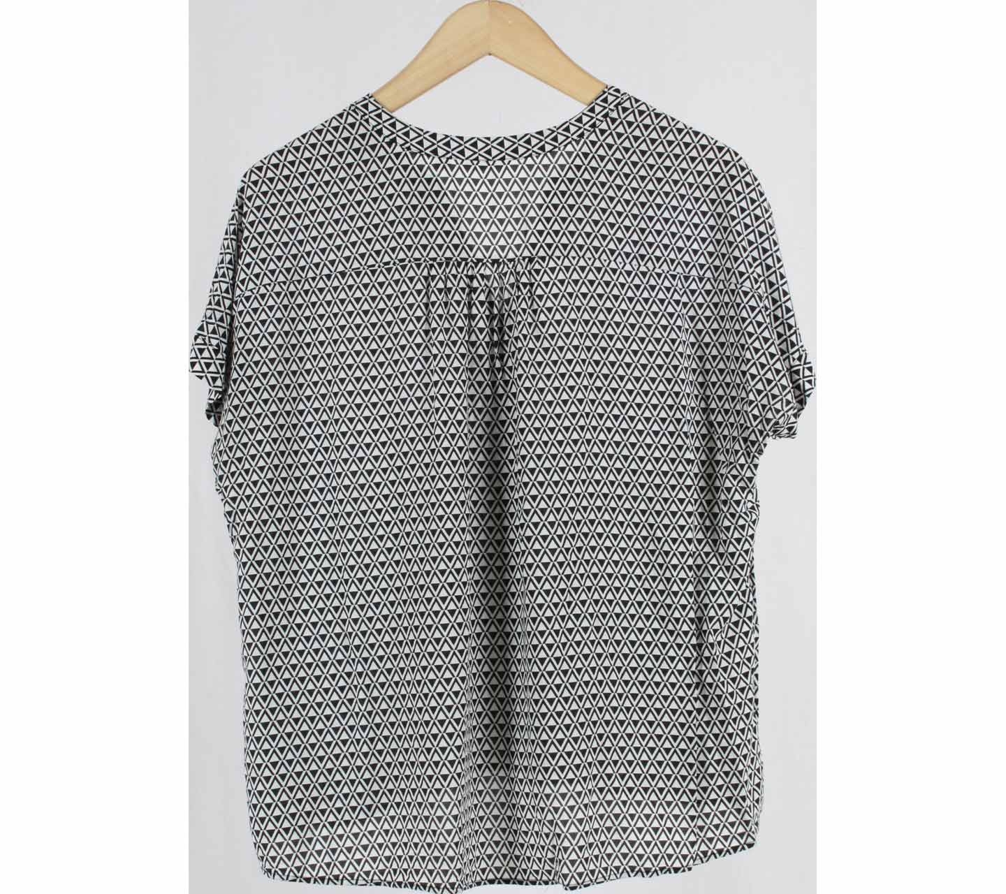 UNIQLO Black And White Patterned Blouse