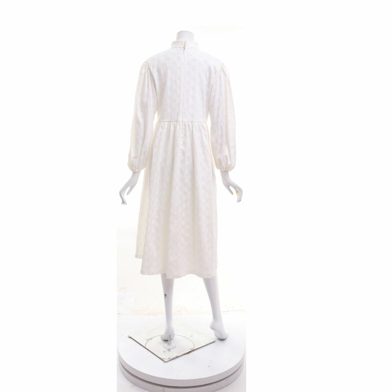 Studio Moral In Futura White Floral Embroidery Midi Dress	