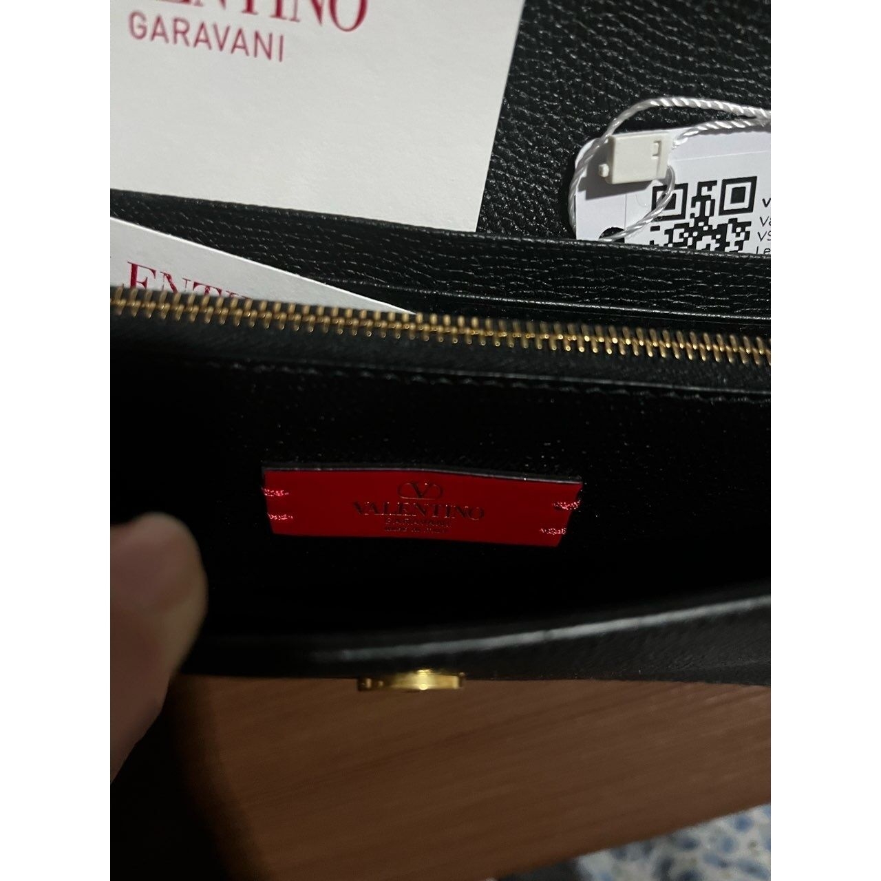 Valentino Garavani VSling wallet on chain black