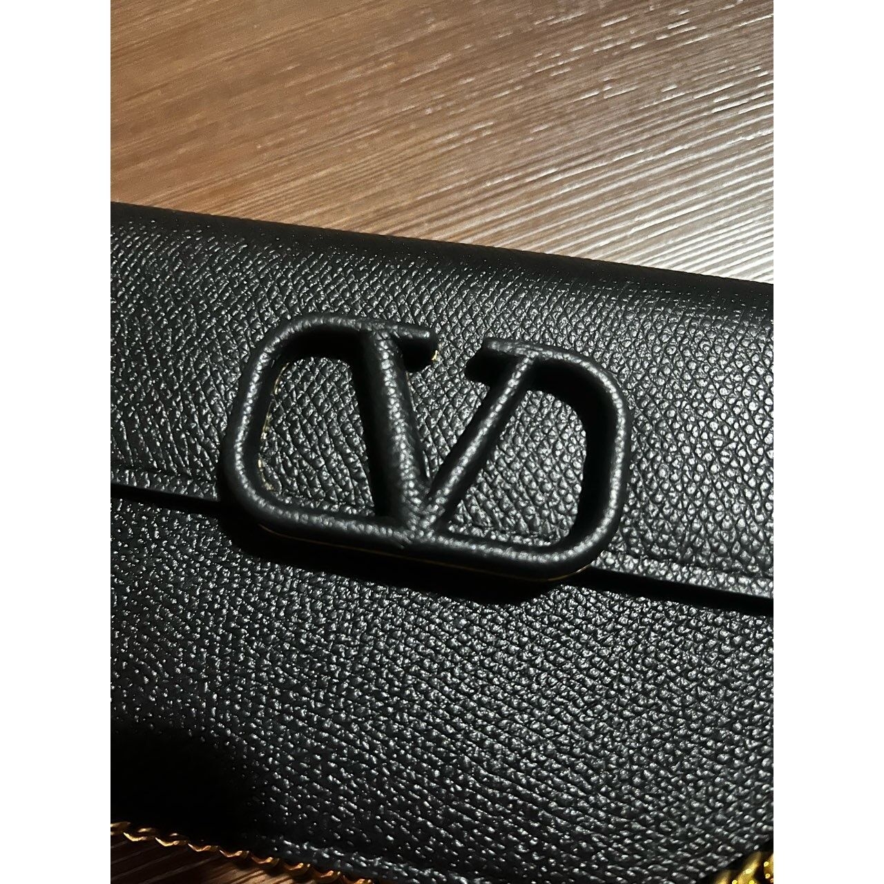 Valentino Garavani VSling wallet on chain black