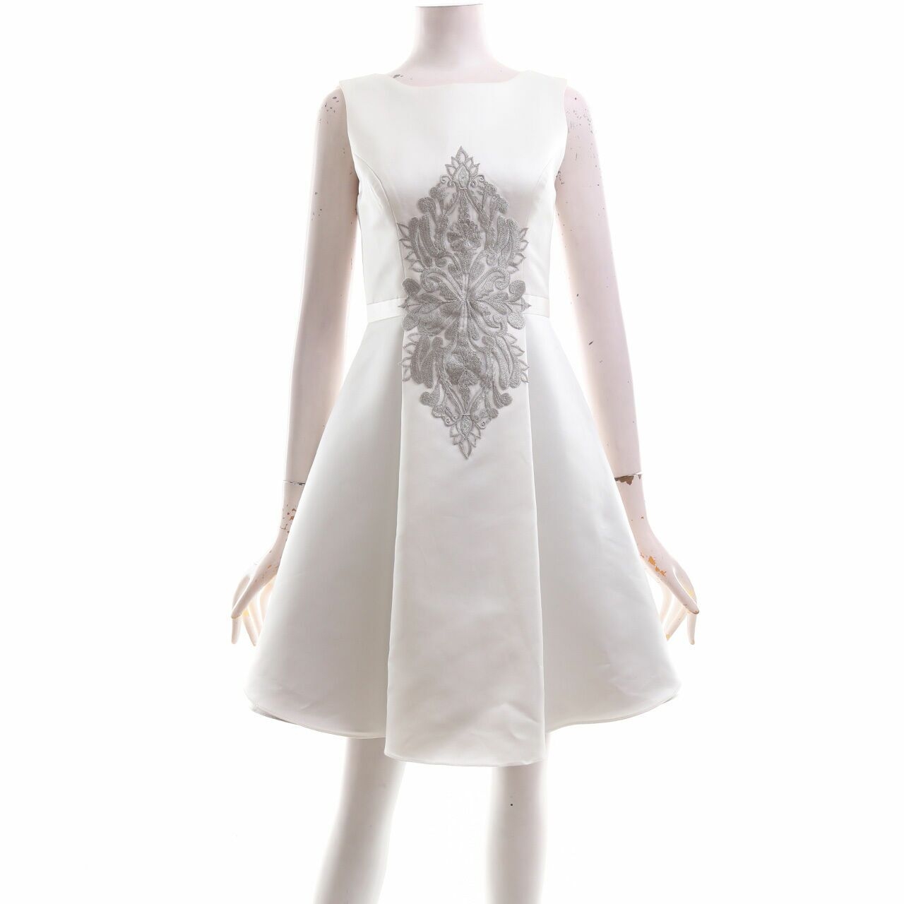 Charlotta Atelier Broken White Embroidery Mini Dress