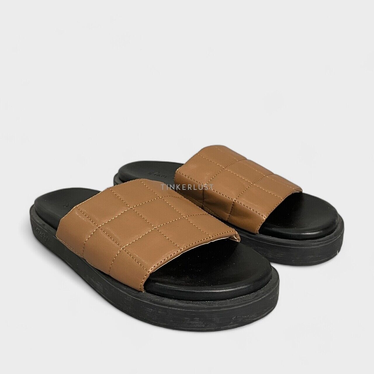 Fayt Brown Sandals