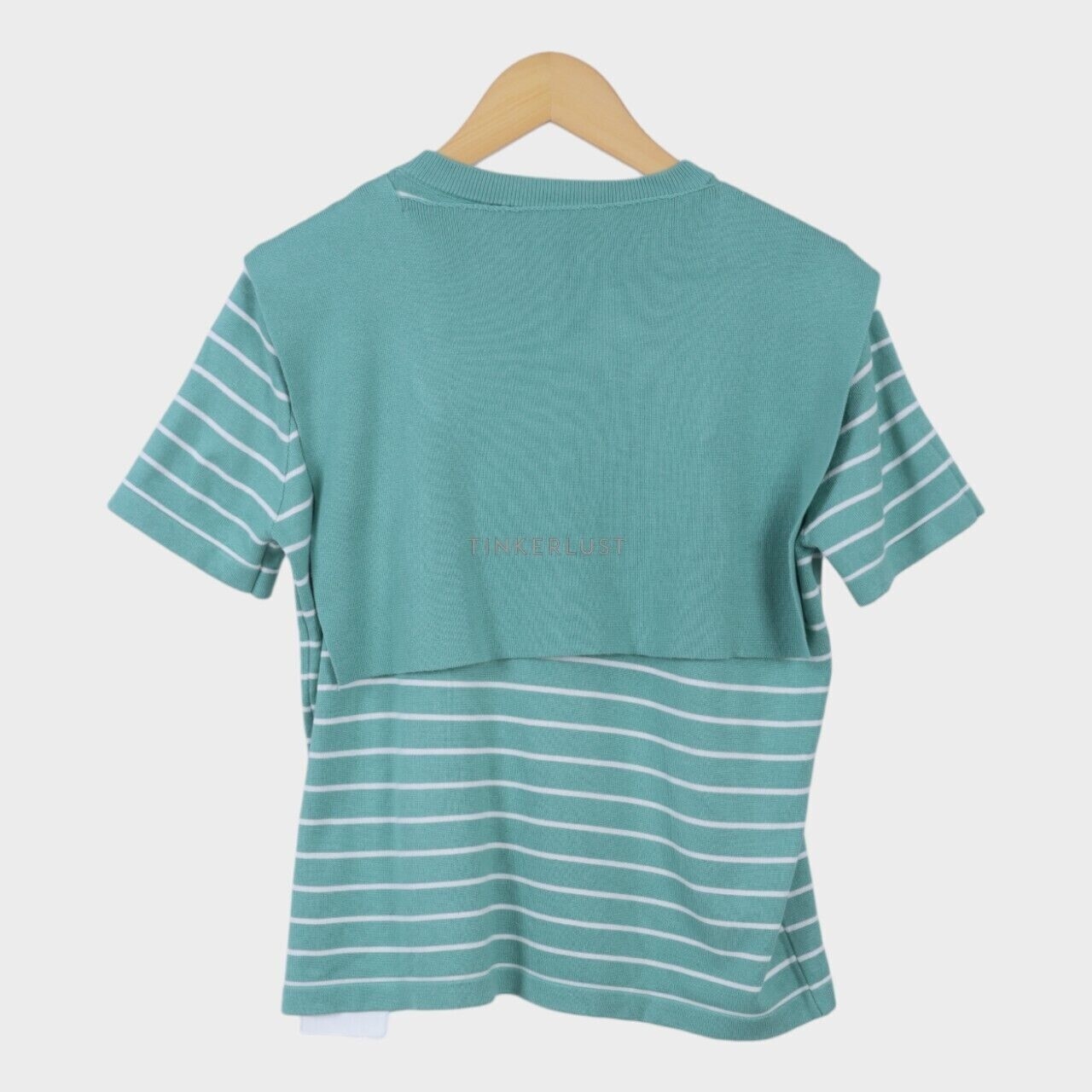This is April Green & White Knit T-shirt