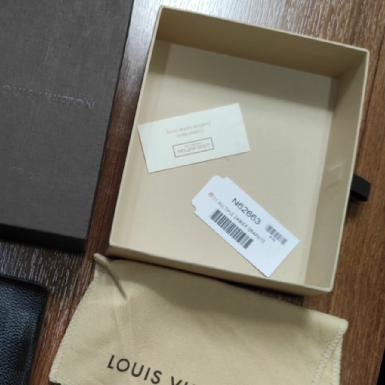 Louis Vuitton Black Dompet