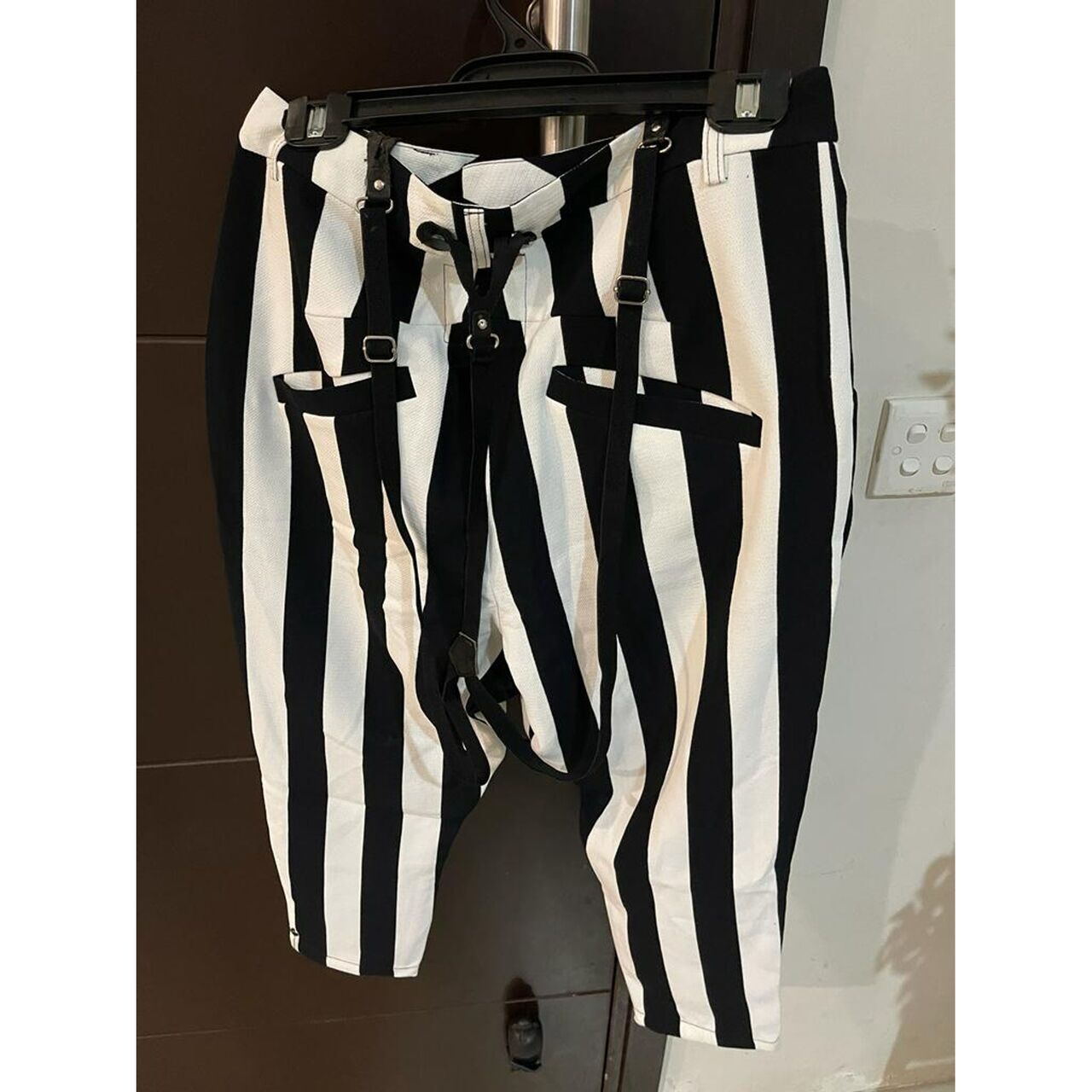 One By Oneteaspoon Black & White Stripes Cropped Pants