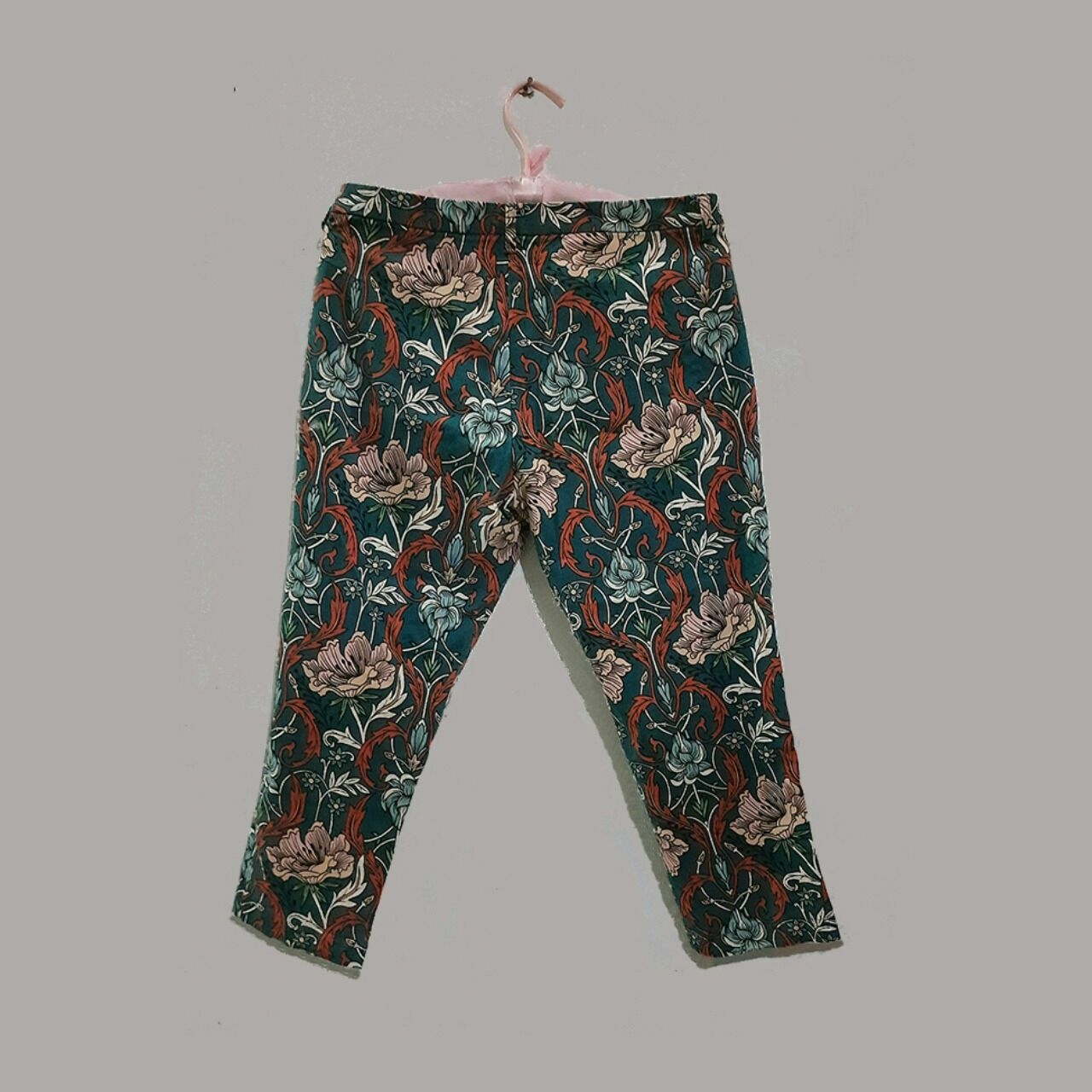 Minimal Green Floral Cropped Pants