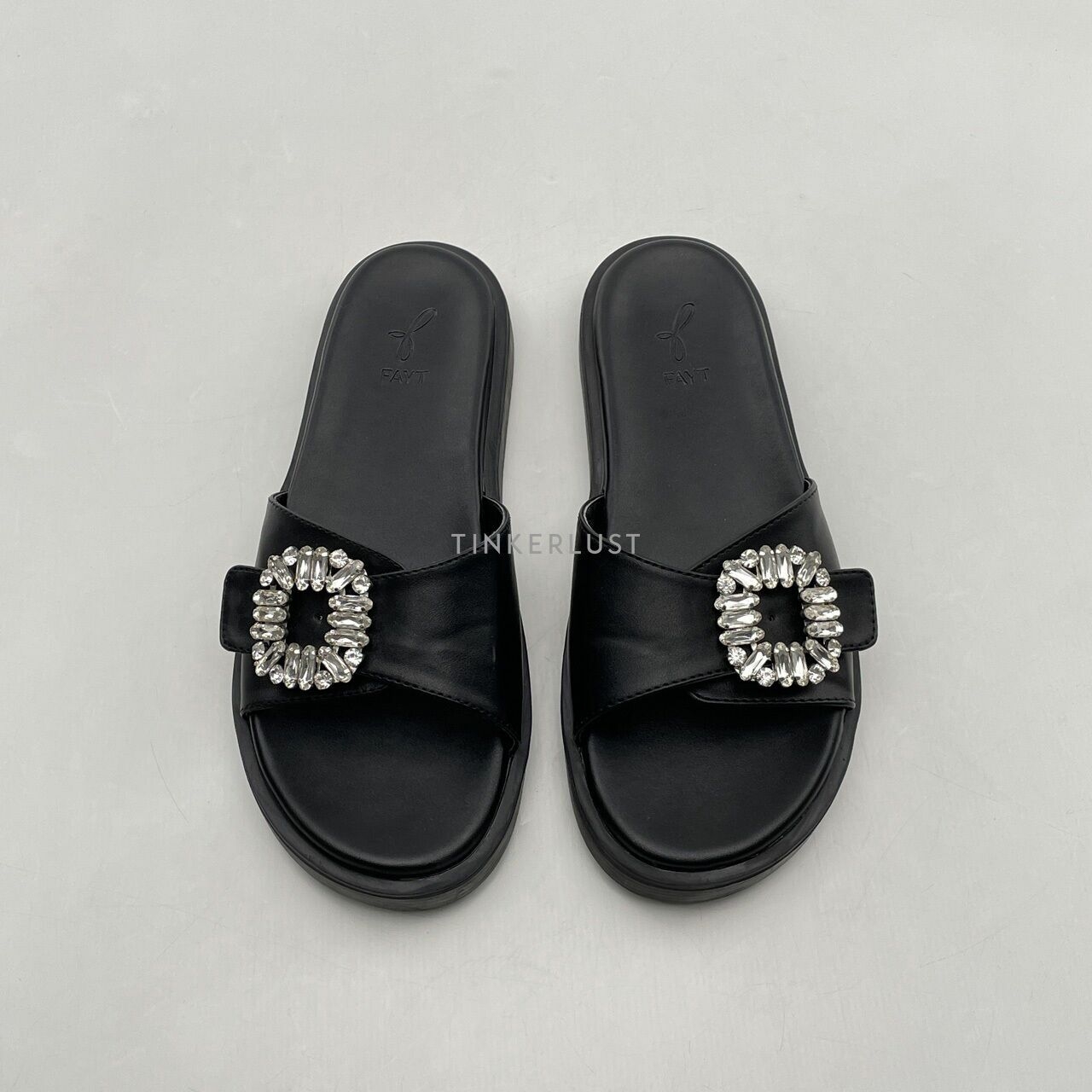 Fayt Black Sandals