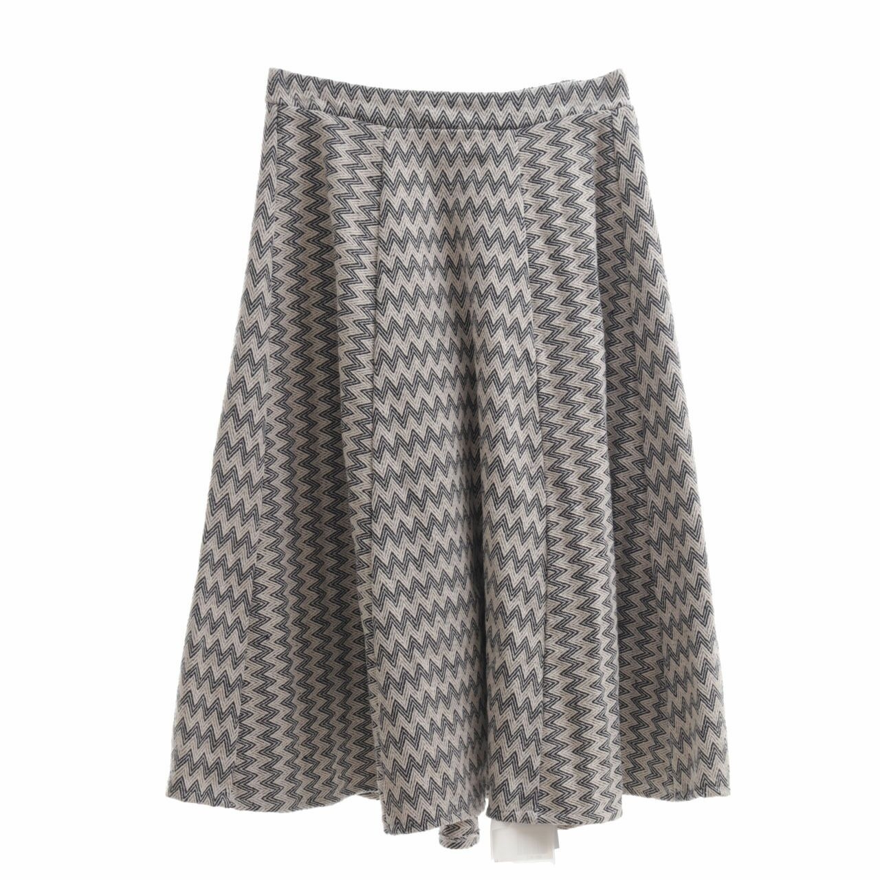 Ree Black & Cream Pattern Mini Skirt