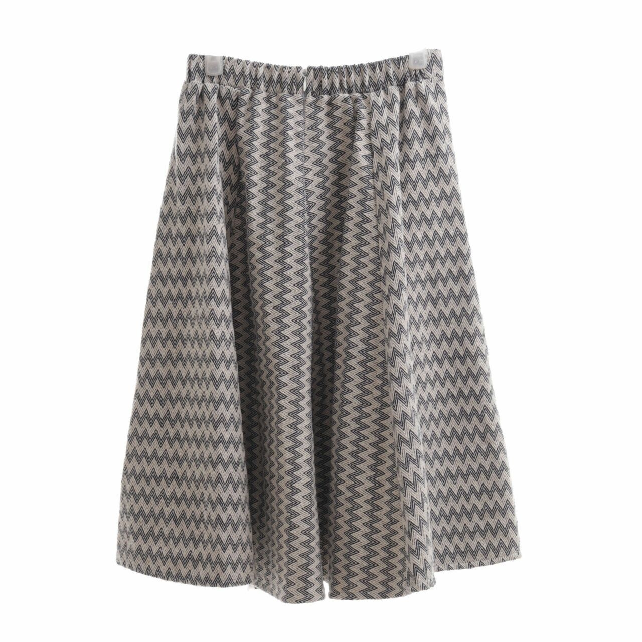 Ree Black & Cream Pattern Mini Skirt