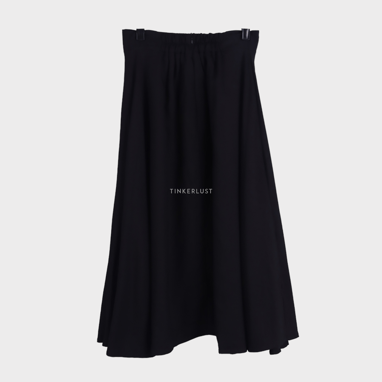 Soo-ri Black Midi Skirt