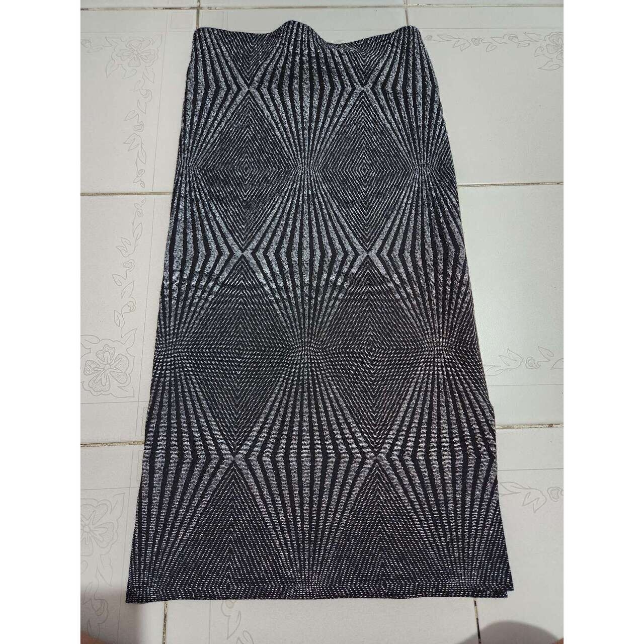 Zara Black Pattern Knit Midi Skirt