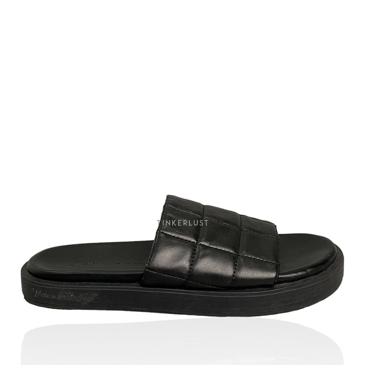 Fayt Black Sandals