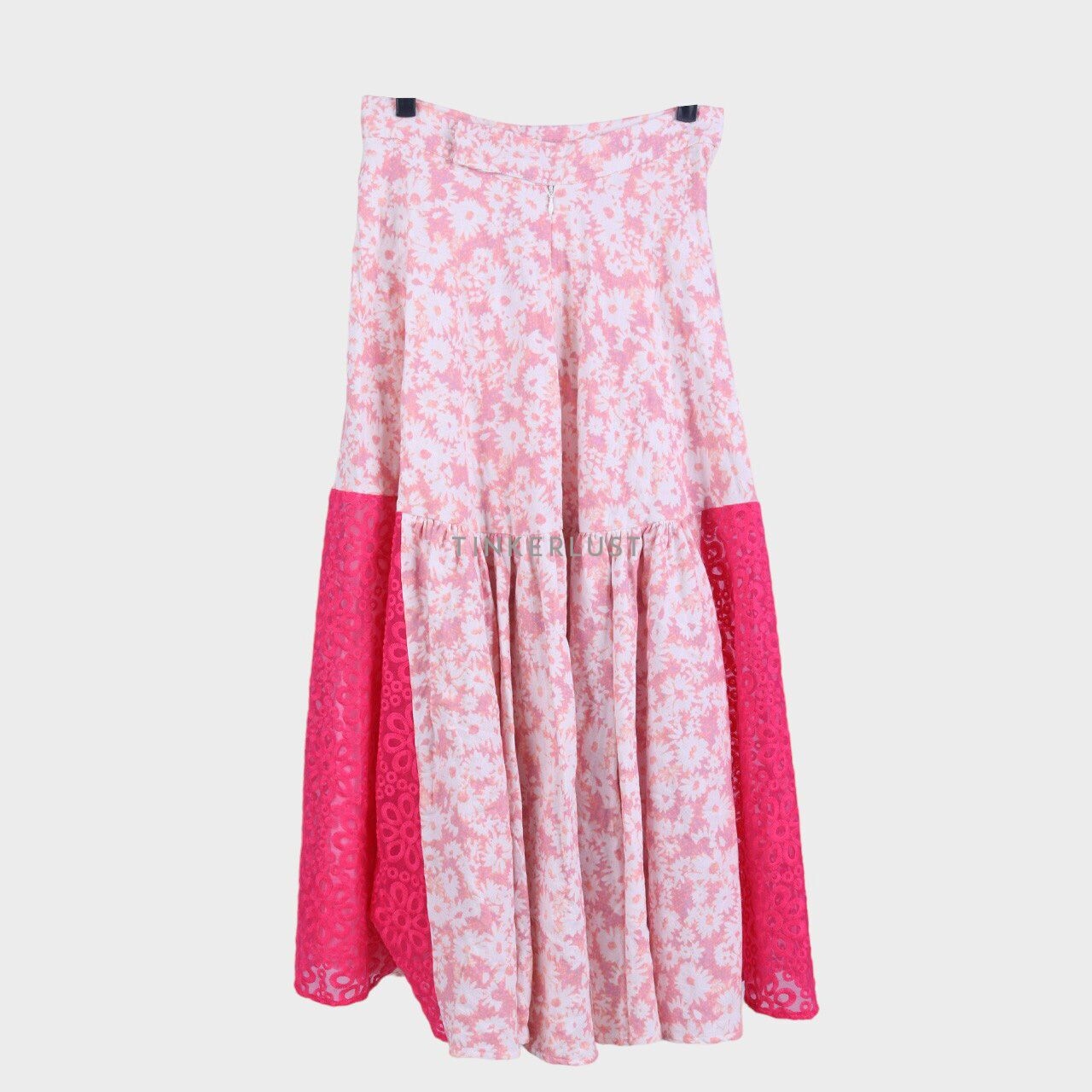 Tities Sapoetra Pink & White Floral Maxi Skirt