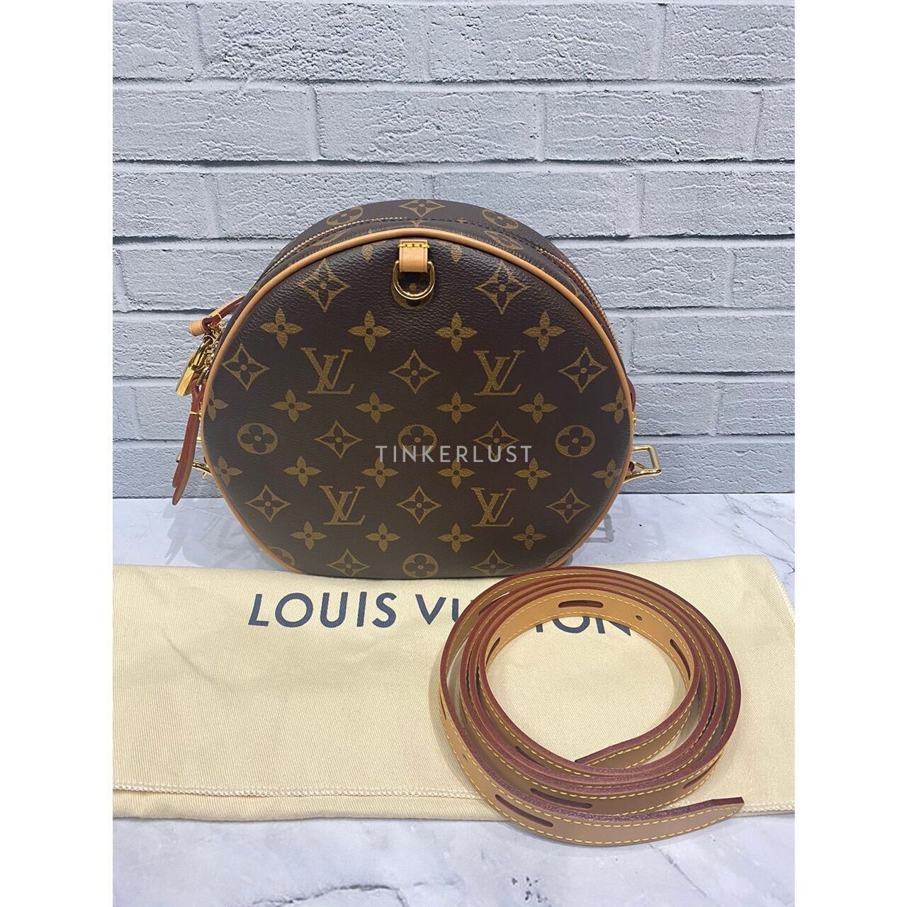 Louis Vuitton Boite Chapeau MM Monogram Canvas 2019 GHW Sling Bag