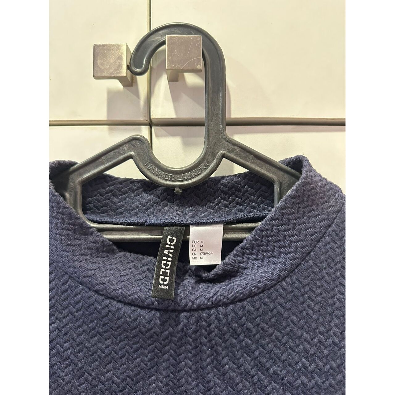 H&M Navy Cropped Sweater
