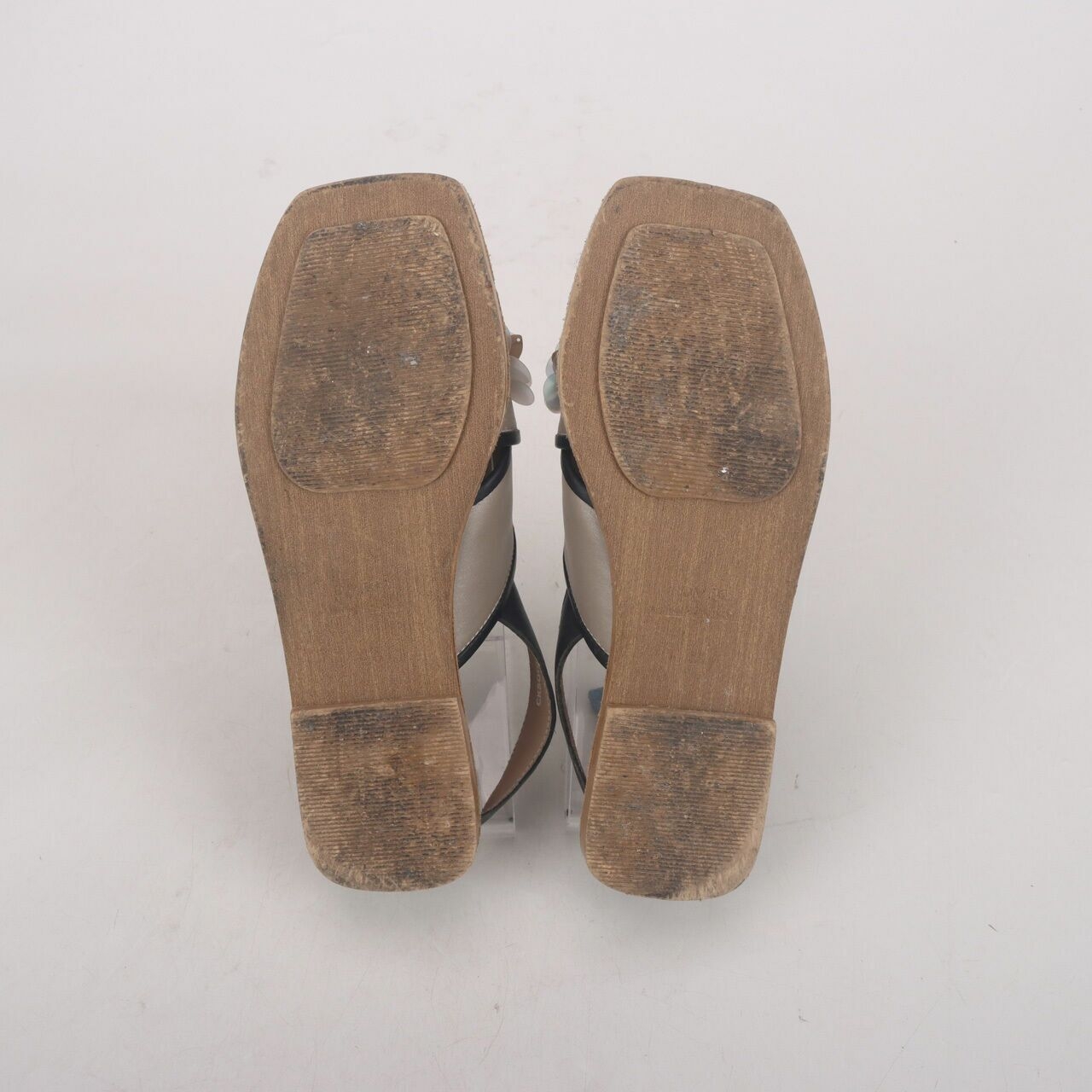 Pvra Cavva Square Gold Black Sandals
