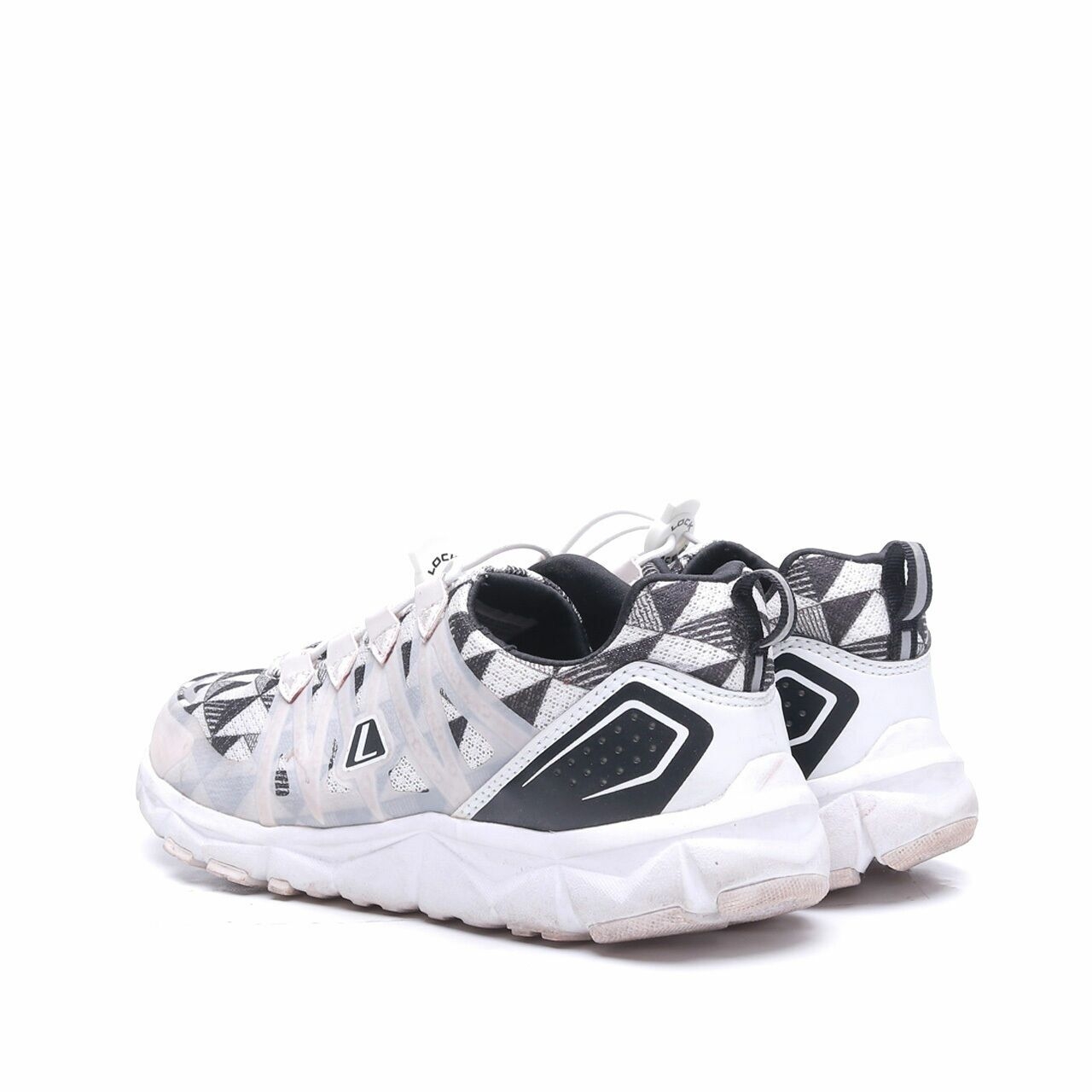 League Black/White Komo Sneakers