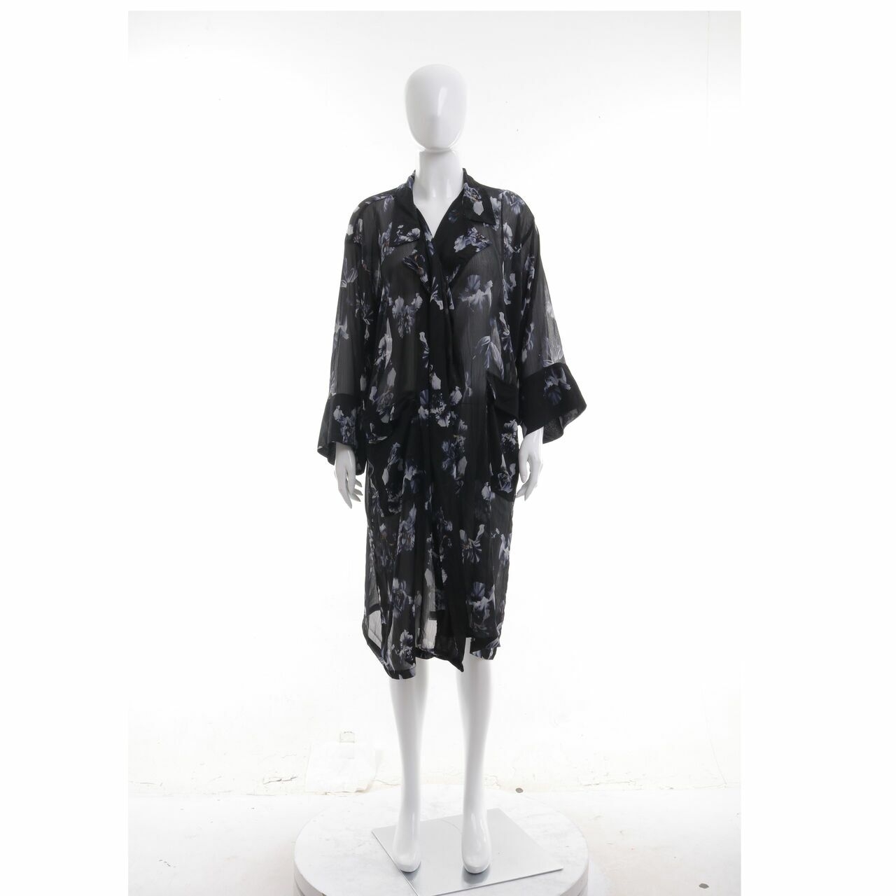 Aesthetic Pleasure Black Floral Kimono Outerwear